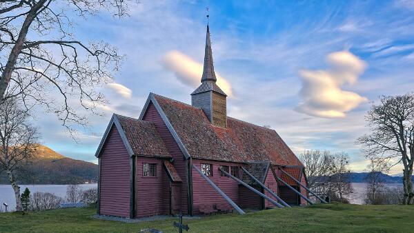 Kvernes stavkirke